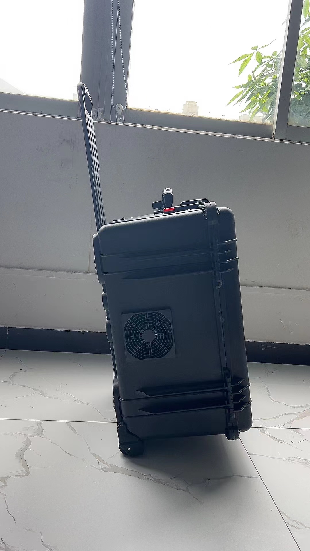 资源手拉箱型移动通信干扰器